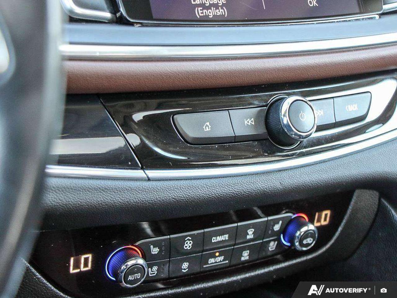 2021 Buick Enclave AVENIR, 3.6L V6, AWD, ALLOYS, LEATHER, 7-PASSENGER, NAVIGATION, CERTIFIED AS-TRADED! Photo