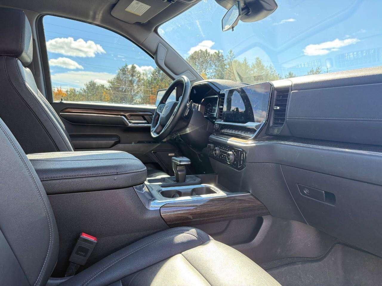 2024 Chevrolet Silverado 1500 BRAY ORIGINAL. ALL WEATHER MATS. RUNNING BOARDS. TONNEAU COVER. BEDLINER. Photo