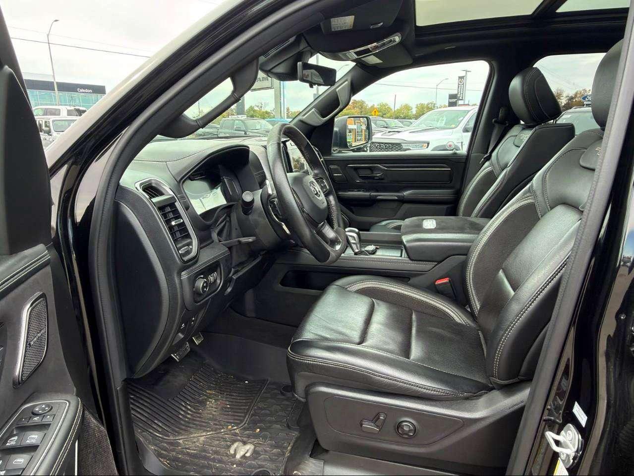 2023 RAM 1500 ACCIDENT FREE   SUNROOF   LEATHER Photo