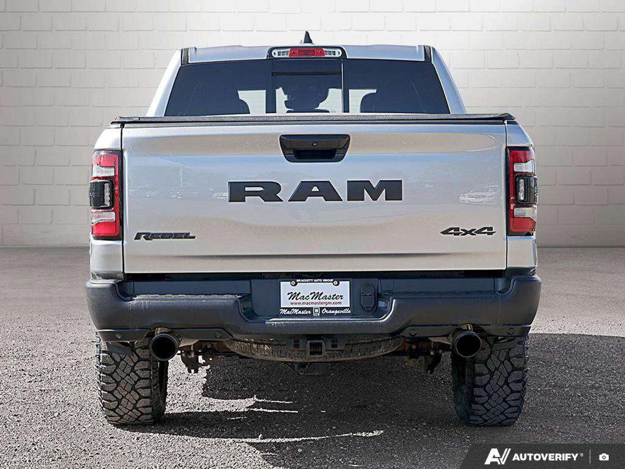 2023 RAM 1500 NIGHT CREW, 5.7L HEMI V8, 4X4, ALLOYS, LEATHER, HARMAN/KARDON, 1-OWNER, CERTIFIED PREOWNED! Photo
