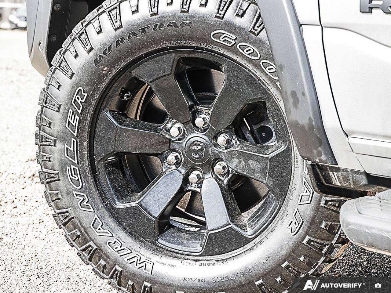 2023 RAM 1500 NIGHT CREW, 5.7L HEMI V8, 4X4, ALLOYS, LEATHER, HARMAN/KARDON, 1-OWNER, CERTIFIED PREOWNED! Photo