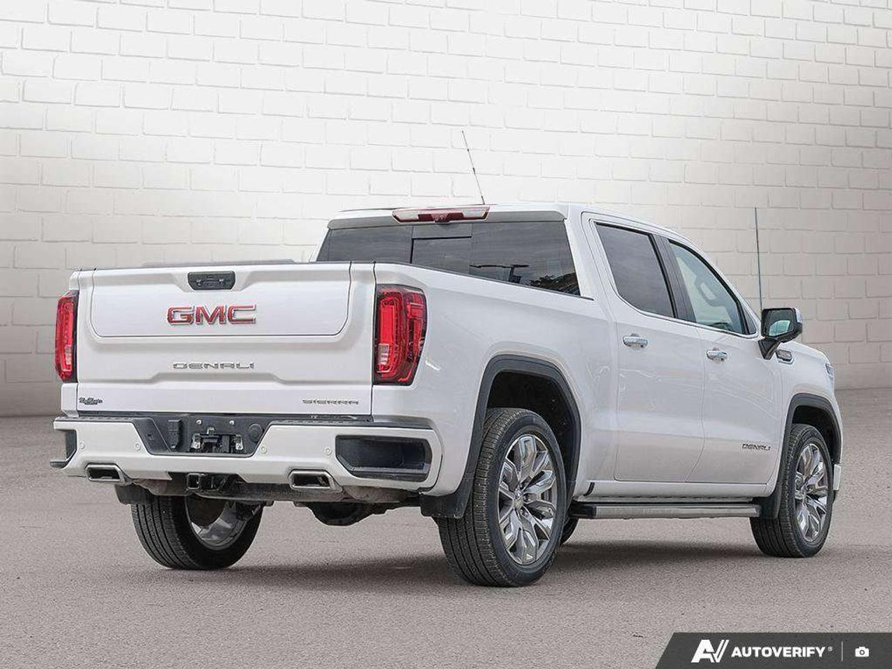 2023 GMC Sierra 1500 DENALI, 6.2L V8, 4X4, ALLOYS, LEATHER, BOSE, 1-OWNER, MACMASTER ORIGINAL, CERTIFIED PREOWNED! Photo