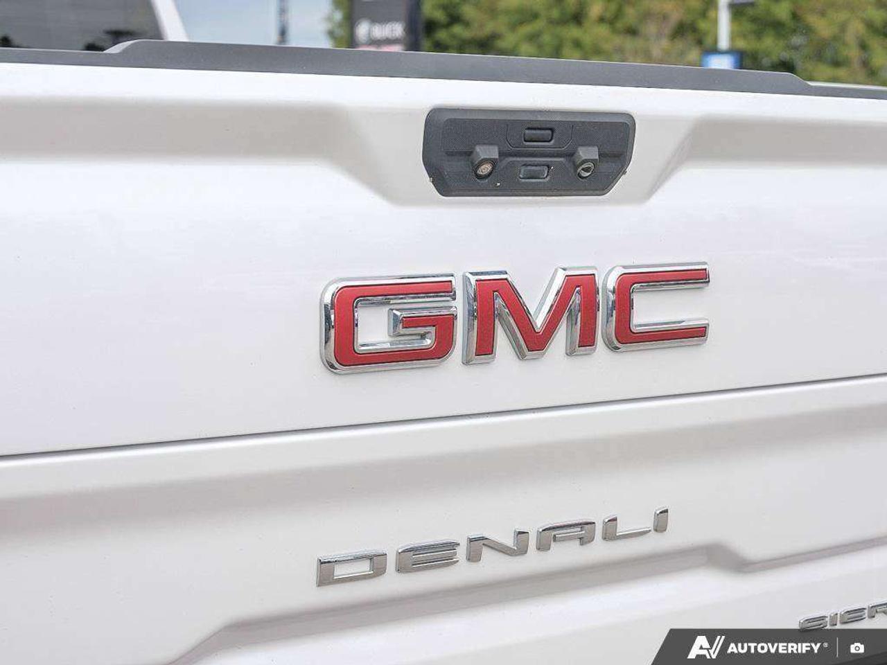 2023 GMC Sierra 1500 DENALI, 6.2L V8, 4X4, ALLOYS, LEATHER, BOSE, 1-OWNER, MACMASTER ORIGINAL, CERTIFIED PREOWNED! Photo