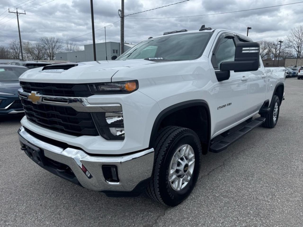 2024 Chevrolet SILVERADO 2500HD 4WD Crew Cab Standard Box LT Photo