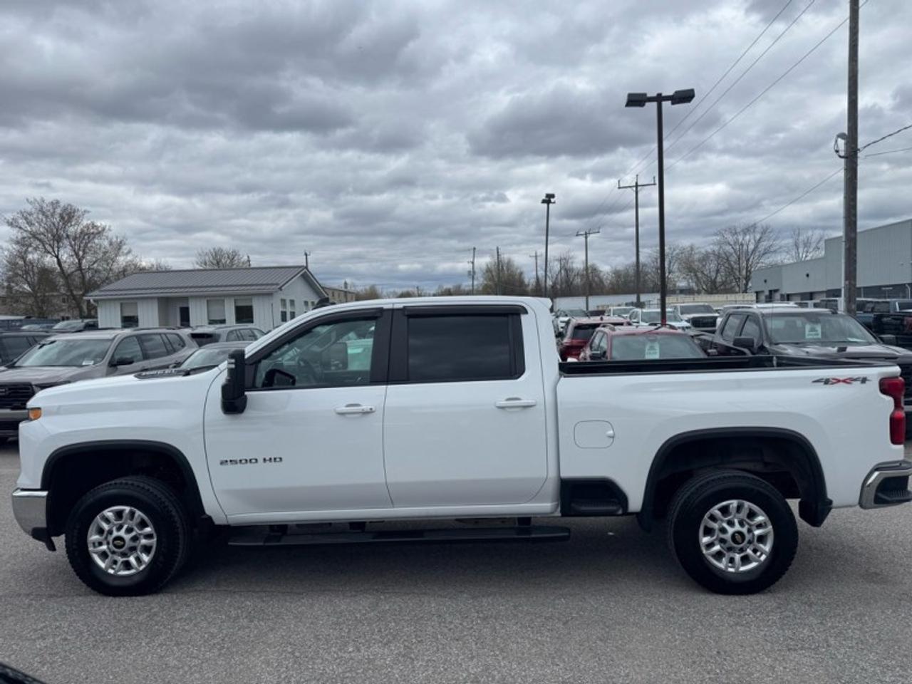 2024 Chevrolet SILVERADO 2500HD 4WD Crew Cab Standard Box LT Photo2