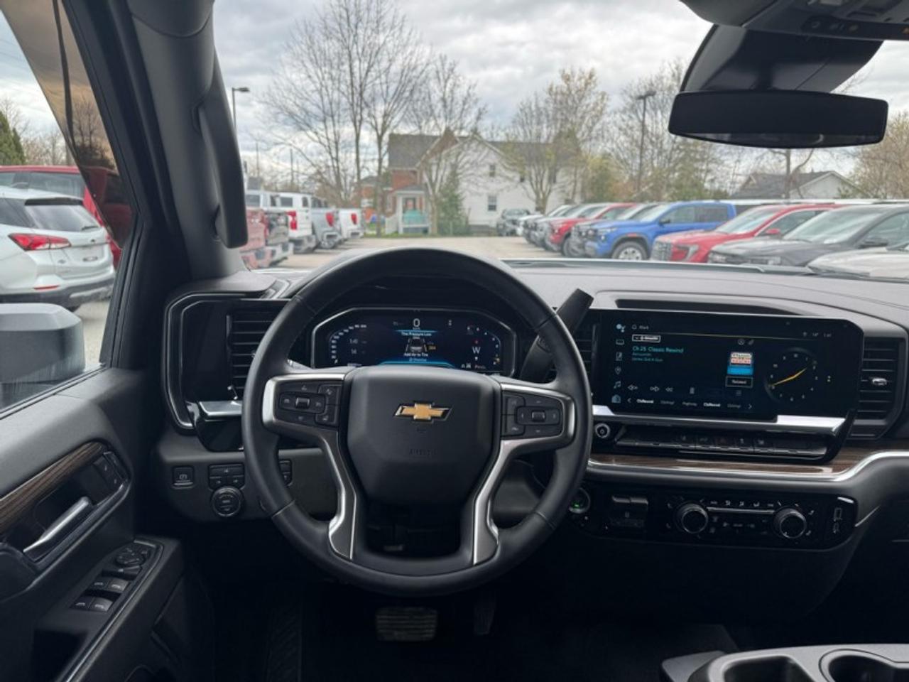 2024 Chevrolet SILVERADO 2500HD 4WD Crew Cab Standard Box LT Photo