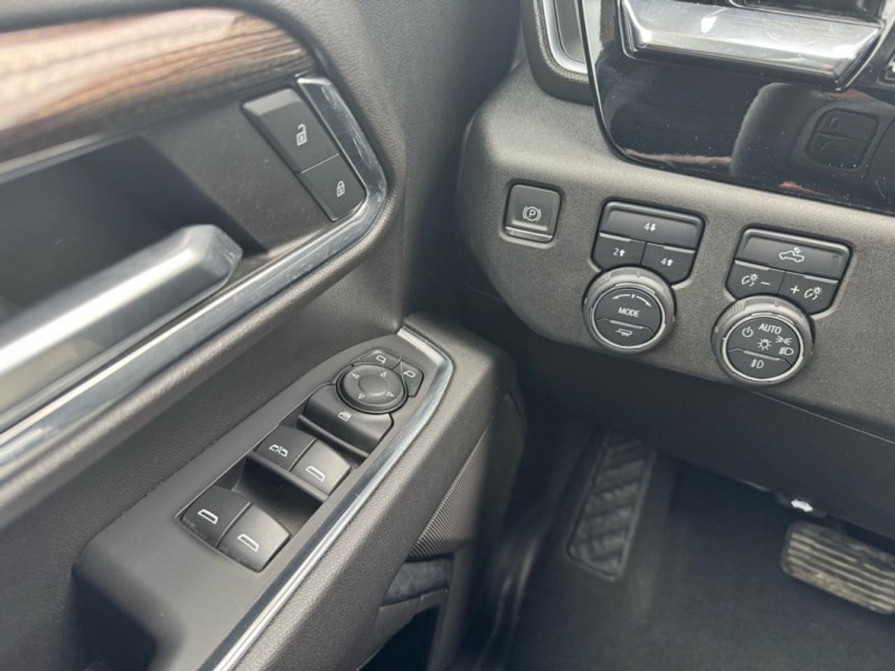 2024 Chevrolet SILVERADO 2500HD 4WD Crew Cab Standard Box LT Photo