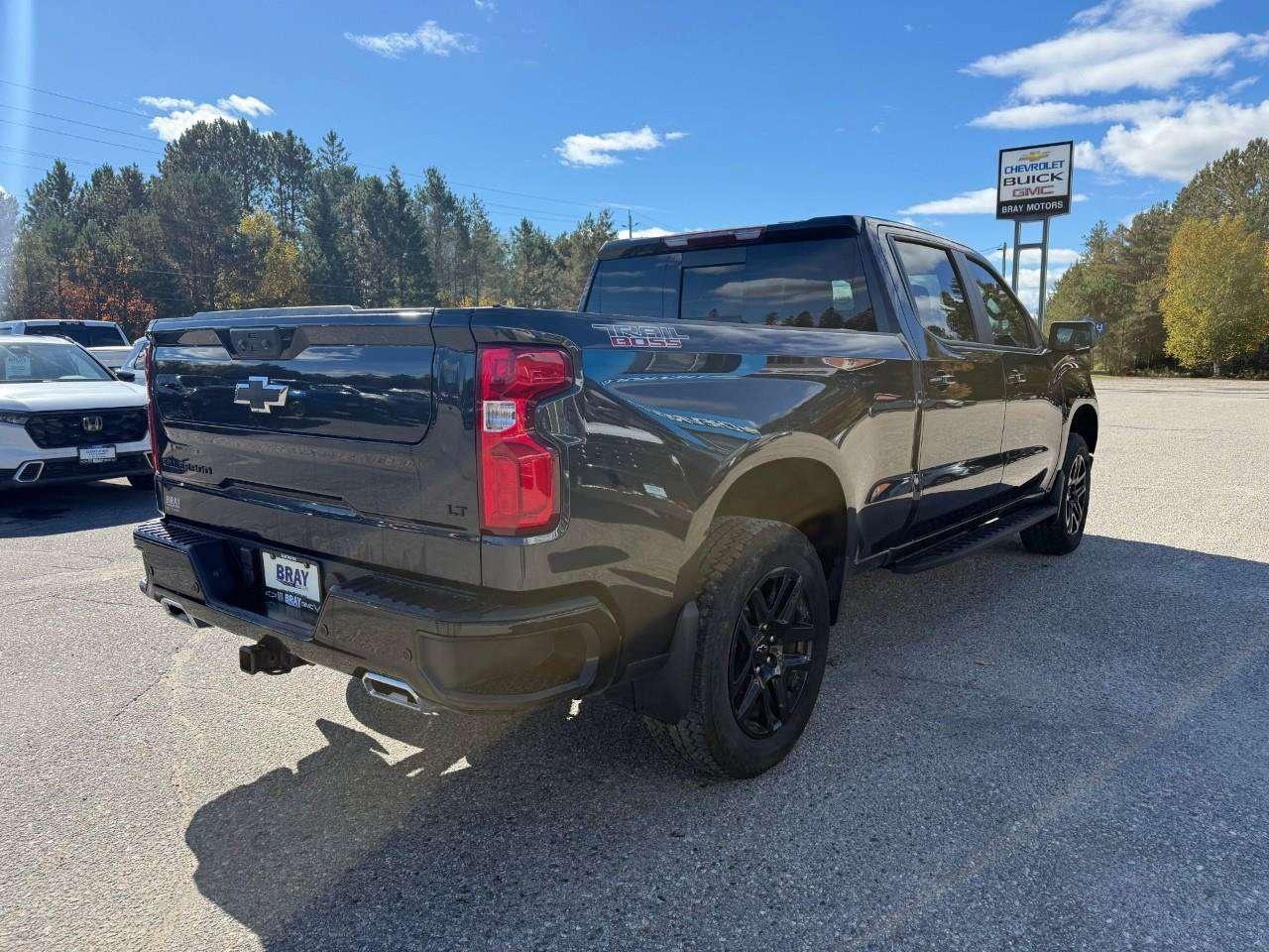 2024 Chevrolet Silverado 1500 BRAY ORIGINAL. ALL WEATHER MATS. RUNNING BOARDS. TONNEAU COVER. BEDLINER. Photo