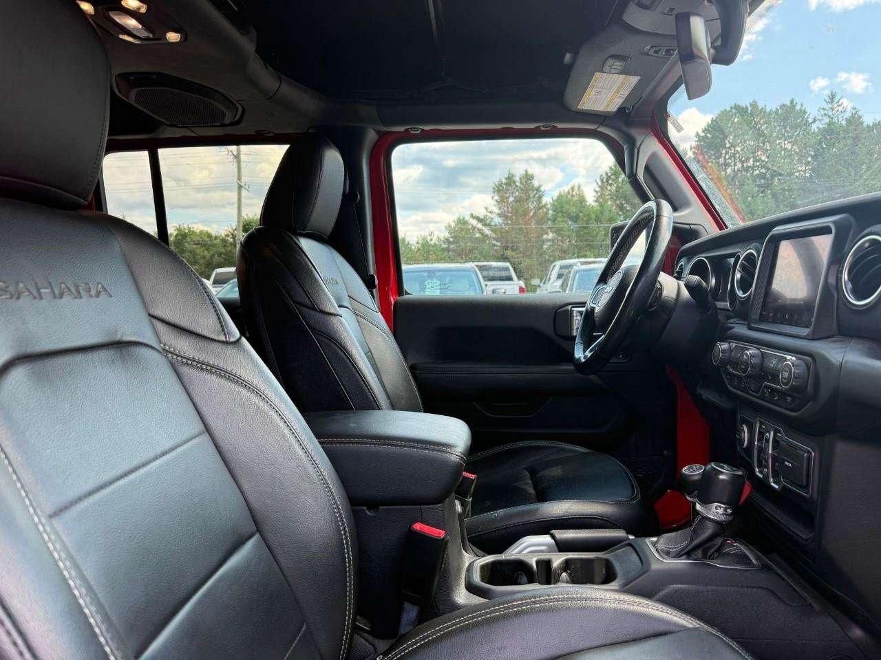 2021 Jeep Wrangler REMOVALE TOP. ALPINE SOUND SYSTEM. SUNRIDER SOFT TOP. HEATED FRONT SEATS. CERTIFIED. Photo