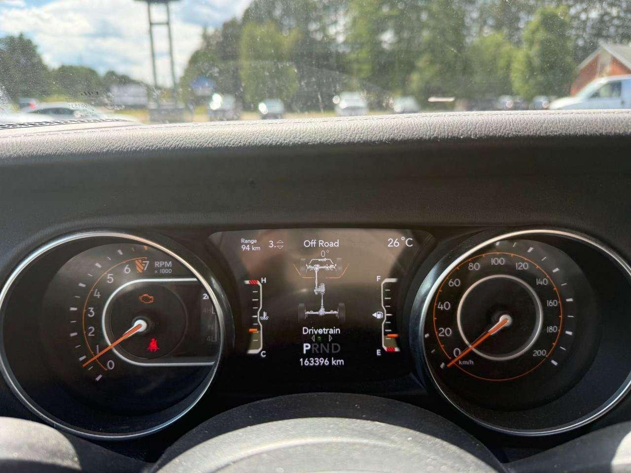2021 Jeep Wrangler REMOVALE TOP. ALPINE SOUND SYSTEM. SUNRIDER SOFT TOP. HEATED FRONT SEATS. CERTIFIED. Photo
