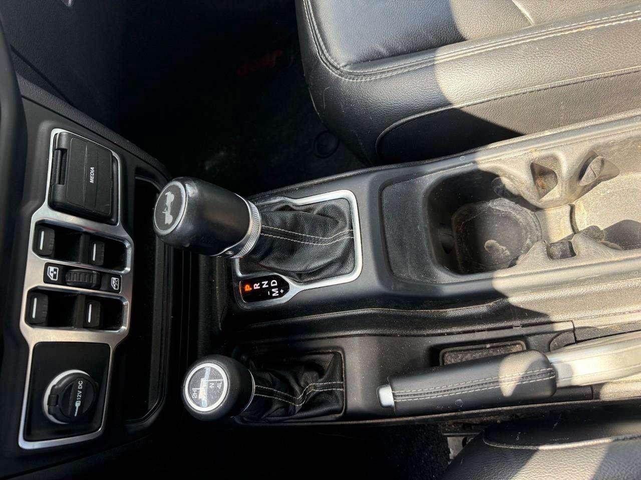 2021 Jeep Wrangler REMOVALE TOP. ALPINE SOUND SYSTEM. SUNRIDER SOFT TOP. HEATED FRONT SEATS. CERTIFIED. Photo