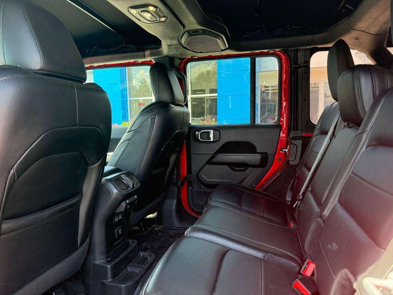 2021 Jeep Wrangler REMOVALE TOP. ALPINE SOUND SYSTEM. SUNRIDER SOFT TOP. HEATED FRONT SEATS. CERTIFIED. Photo