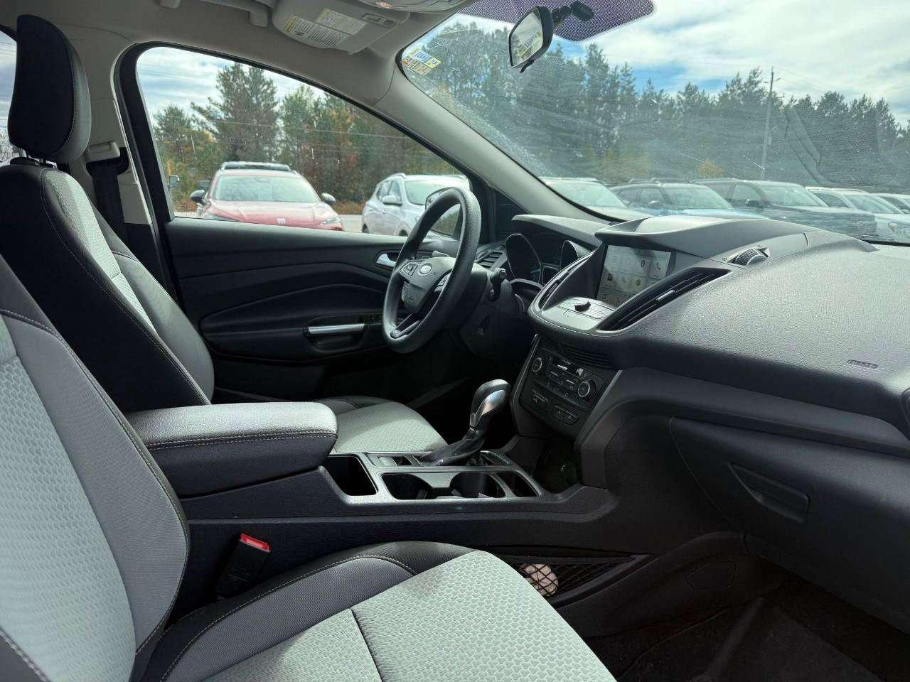 2019 Ford Escape ALL WEATHER MATS. KEYLESS ENTRY/ KEY PAD. REMOTE START. HEATED WIPER PARK. HEATED FRONT SEATS. CERTIFIED. Photo