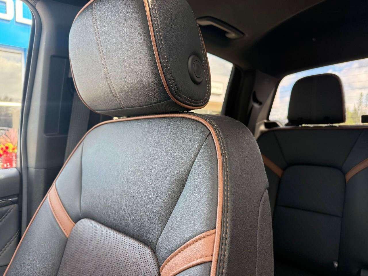 2024 GMC Canyon AT4 PREMIUM PKG. PROGRADE TRAILERING PKG. TECH PLUS PKG. RUNNING BOARDS. TONNEAU. Photo