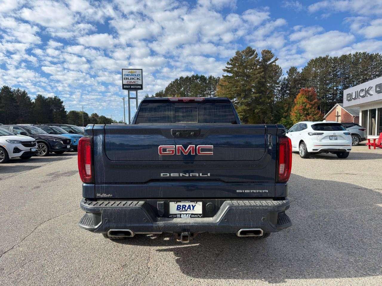 2023 GMC Sierra 1500 POWER RUNNING BOARDS. BEDLINER. HEATED FRONT AND REAR SEATS. BED VIEW CAMERA. HD SURROUND VISION. HITCH GUIDANCE W/HITCH Photo
