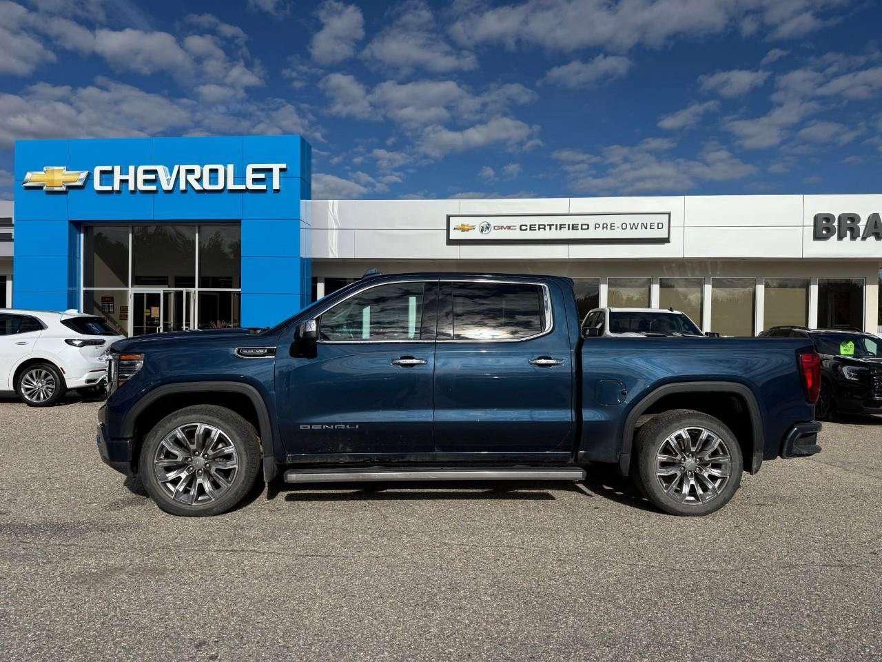 2023 GMC Sierra 1500 POWER RUNNING BOARDS. BEDLINER. HEATED FRONT AND REAR SEATS. BED VIEW CAMERA. HD SURROUND VISION. HITCH GUIDANCE W/HITCH Photo