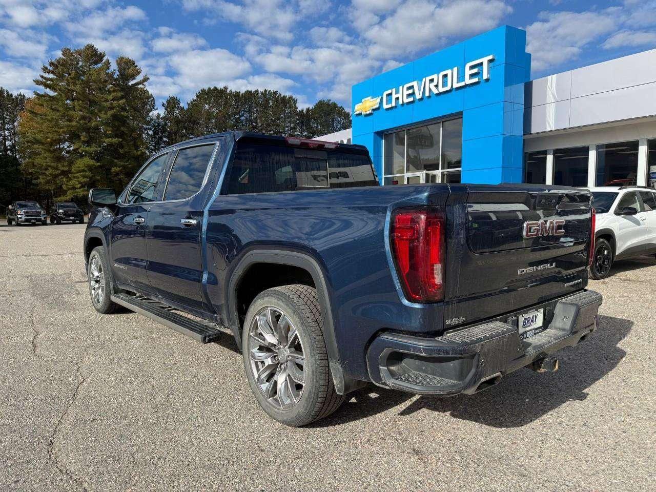 2023 GMC Sierra 1500 POWER RUNNING BOARDS. BEDLINER. HEATED FRONT AND REAR SEATS. BED VIEW CAMERA. HD SURROUND VISION. HITCH GUIDANCE W/HITCH Photo