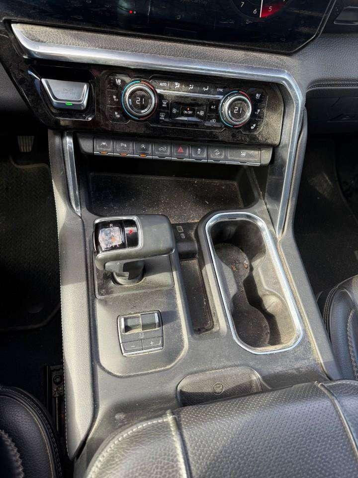 2023 GMC Sierra 1500 POWER RUNNING BOARDS. BEDLINER. HEATED FRONT AND REAR SEATS. BED VIEW CAMERA. HD SURROUND VISION. HITCH GUIDANCE W/HITCH Photo