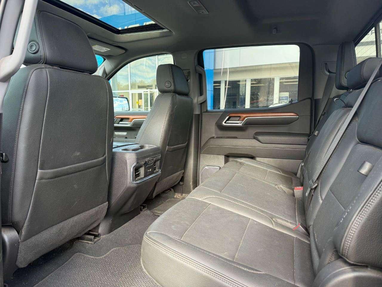 2023 GMC Sierra 1500 POWER RUNNING BOARDS. BEDLINER. HEATED FRONT AND REAR SEATS. BED VIEW CAMERA. HD SURROUND VISION. HITCH GUIDANCE W/HITCH Photo