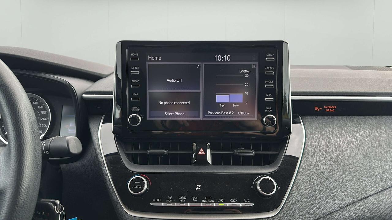 2021 Toyota Corolla LE Photo