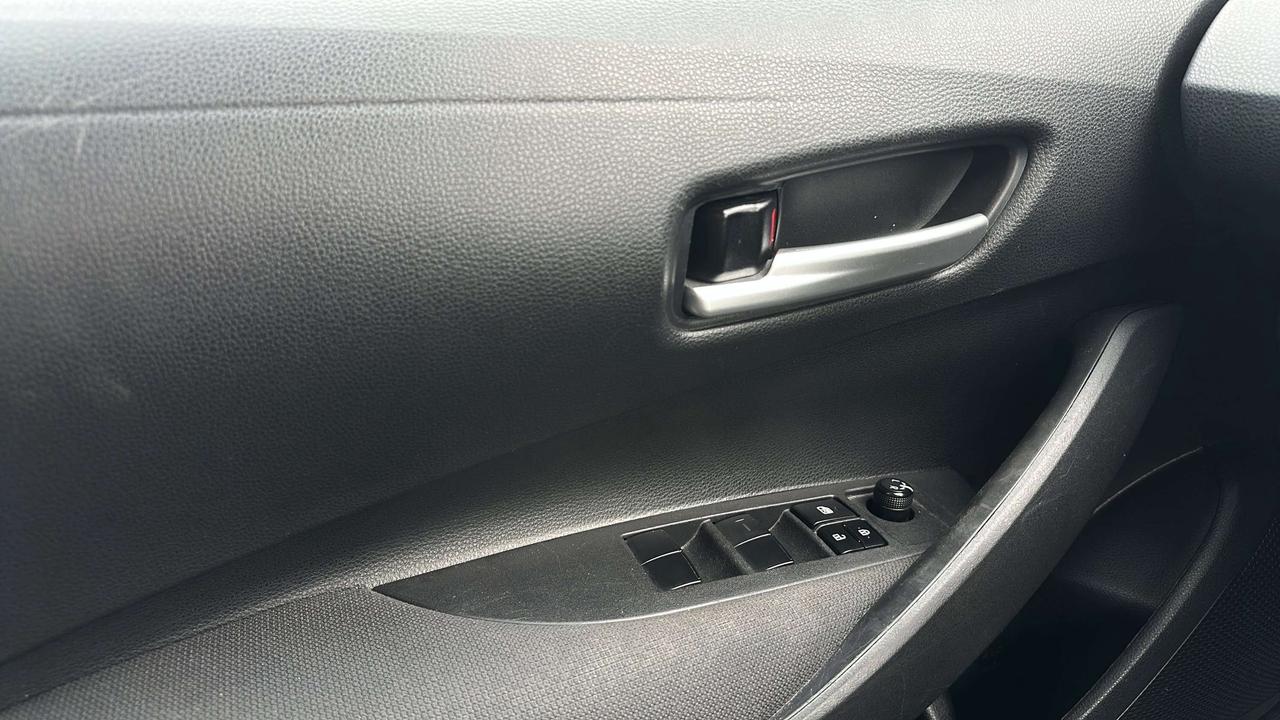 2021 Toyota Corolla LE Photo