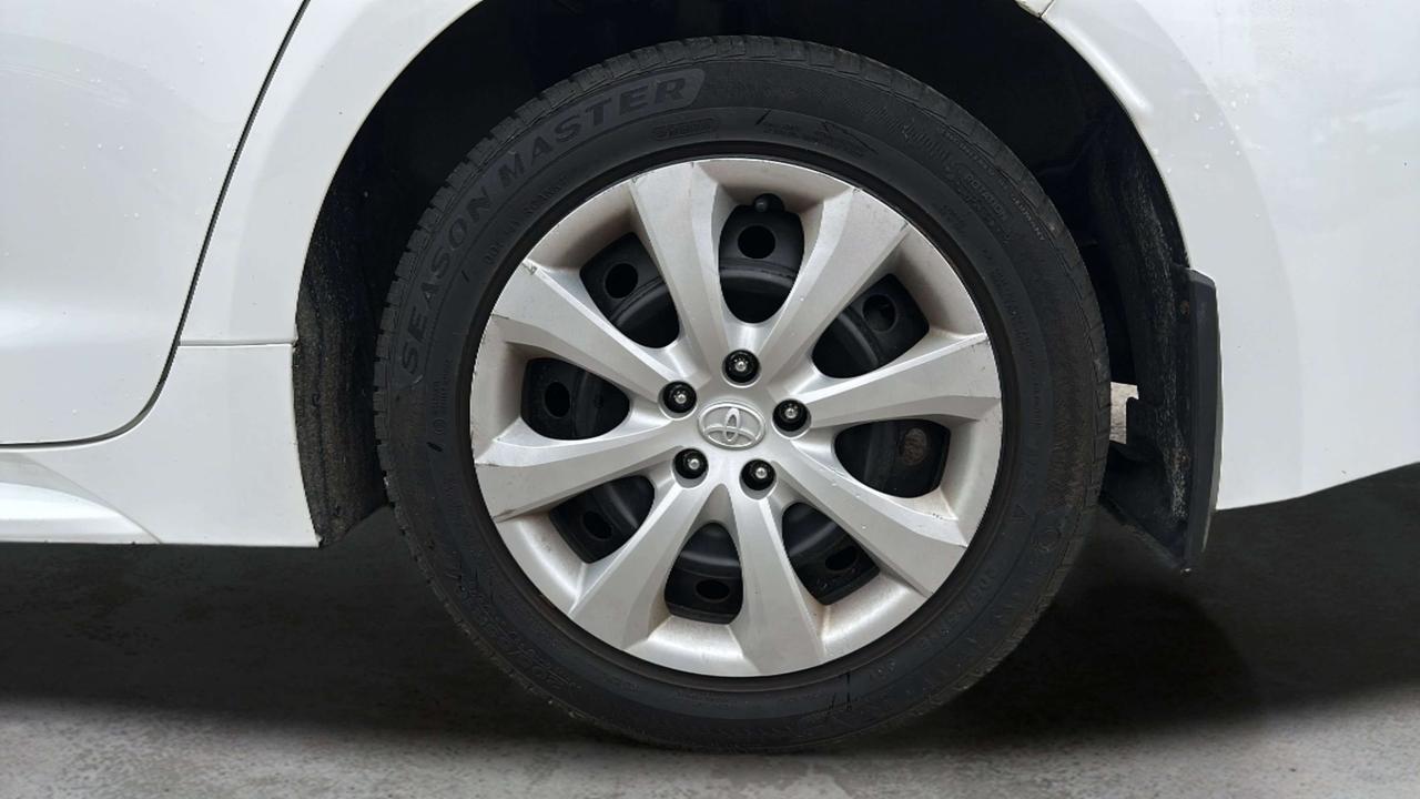 2021 Toyota Corolla LE Photo