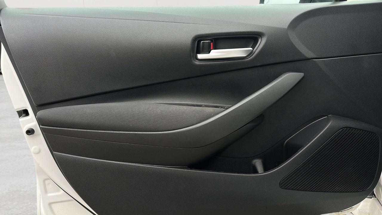 2021 Toyota Corolla LE Photo