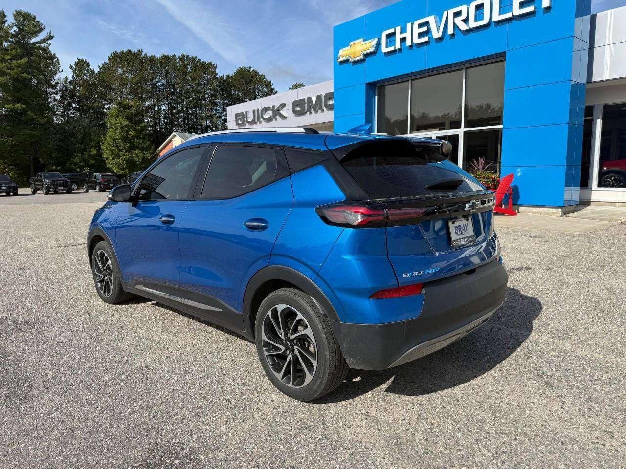 2023 Chevrolet Bolt REAR CARGO STORAGE, DOUBLE FLOOR. WIRELESS CHARGING. REAR PARK ASSIST. HEATED SEATS & STEERING WHEEL. DC FAST CHARGING. Photo3