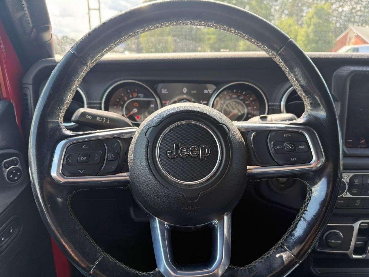 2021 Jeep Wrangler REMOVALE TOP. ALPINE SOUND SYSTEM. SUNRIDER SOFT TOP. HEATED FRONT SEATS. CERTIFIED. Photo
