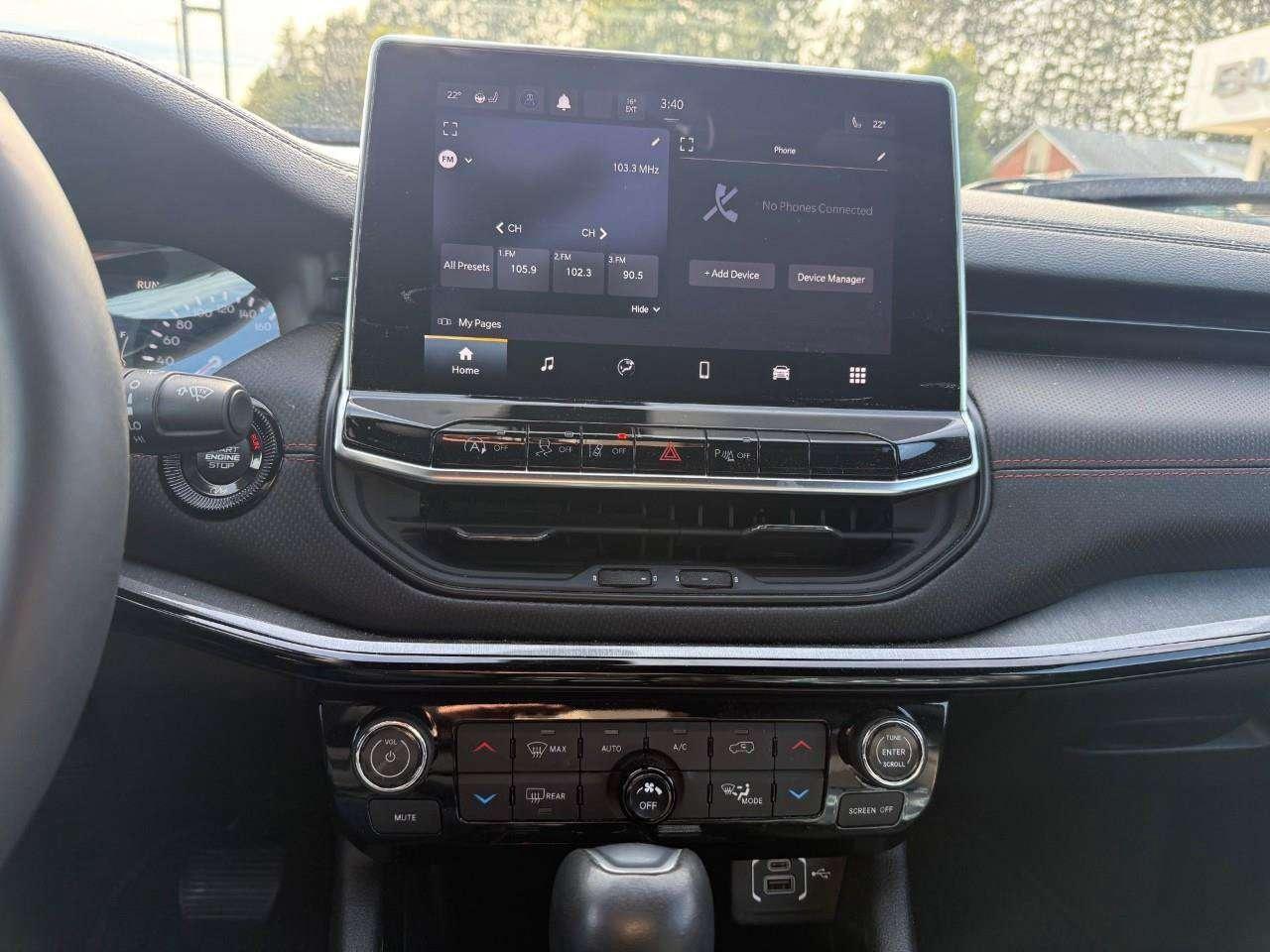 2023 Jeep Compass SELECT TERRAIN TRACTION. RAIN SENSING WIPERS. DROWSY DRIVER ALERT. 10' INCH DISPLAY. ALL WEATHER MATS. CERTIFIED. Photo