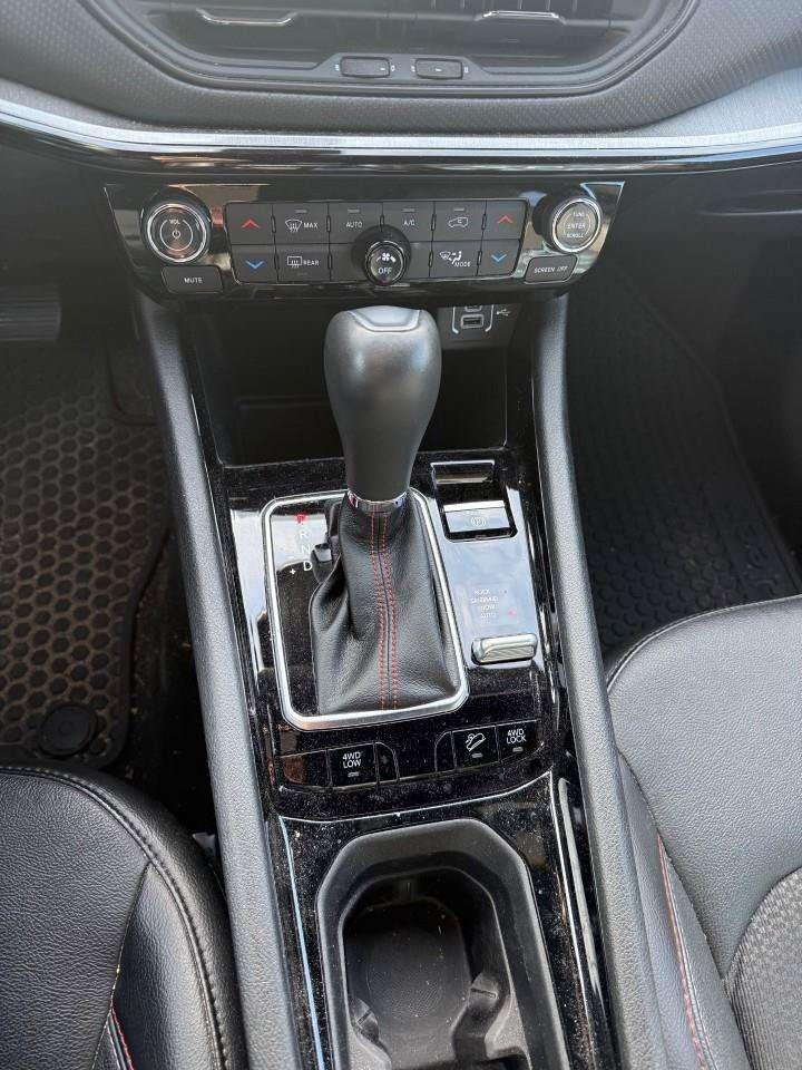 2023 Jeep Compass SELECT TERRAIN TRACTION. RAIN SENSING WIPERS. DROWSY DRIVER ALERT. 10' INCH DISPLAY. ALL WEATHER MATS. CERTIFIED. Photo