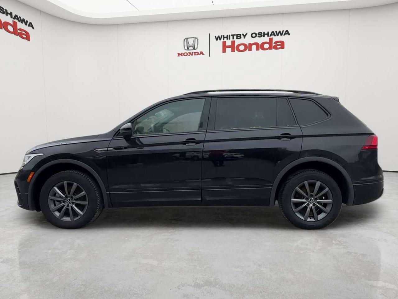 2022 Volkswagen Tiguan Comfortline R-Line Black Photo2