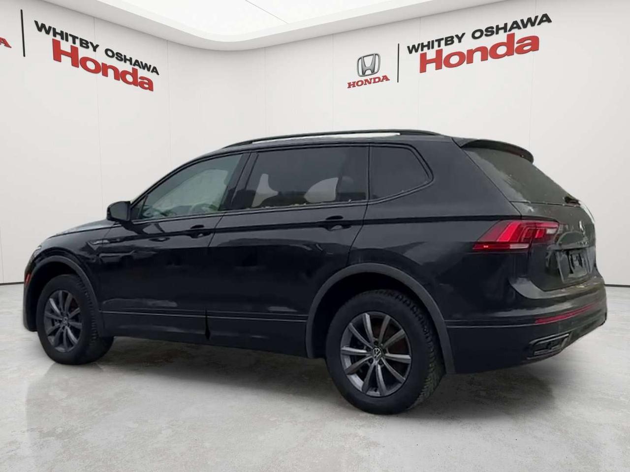 2022 Volkswagen Tiguan Comfortline R-Line Black Photo3