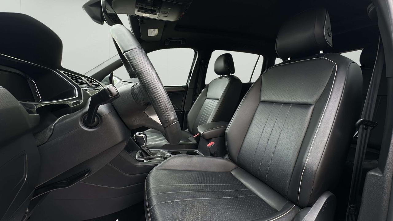 2022 Volkswagen Tiguan Comfortline R-Line Black Photo