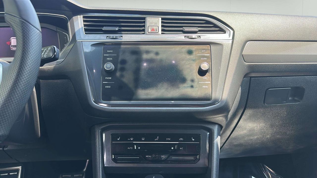 2022 Volkswagen Tiguan Comfortline R-Line Black Photo