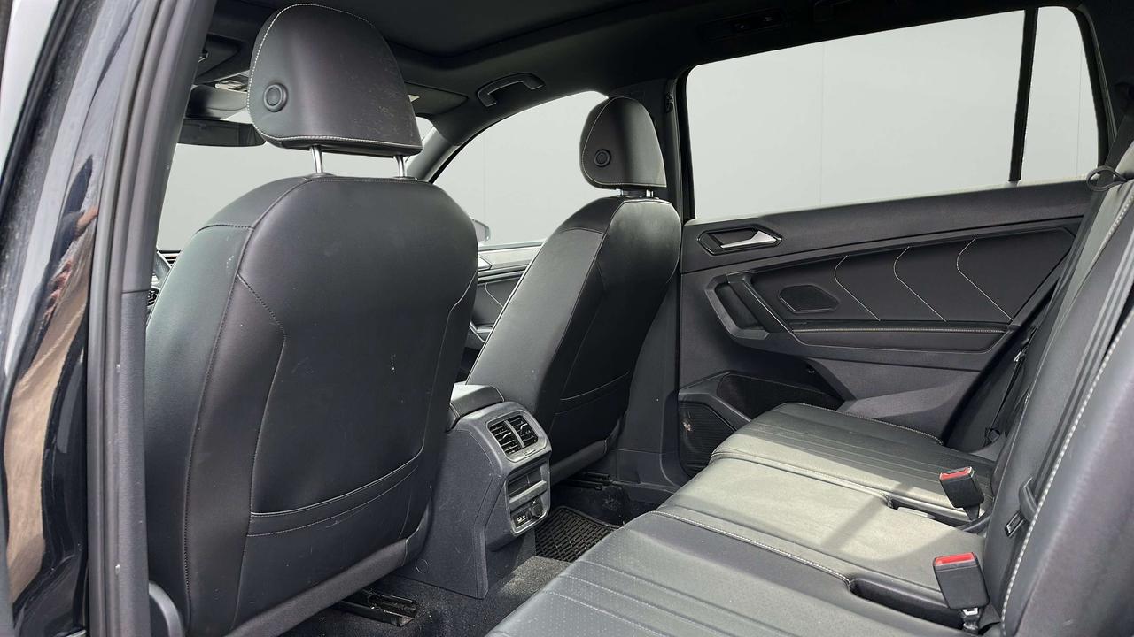 2022 Volkswagen Tiguan Comfortline R-Line Black Photo