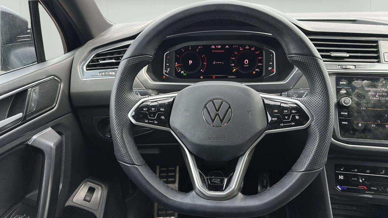 2022 Volkswagen Tiguan Comfortline R-Line Black Photo
