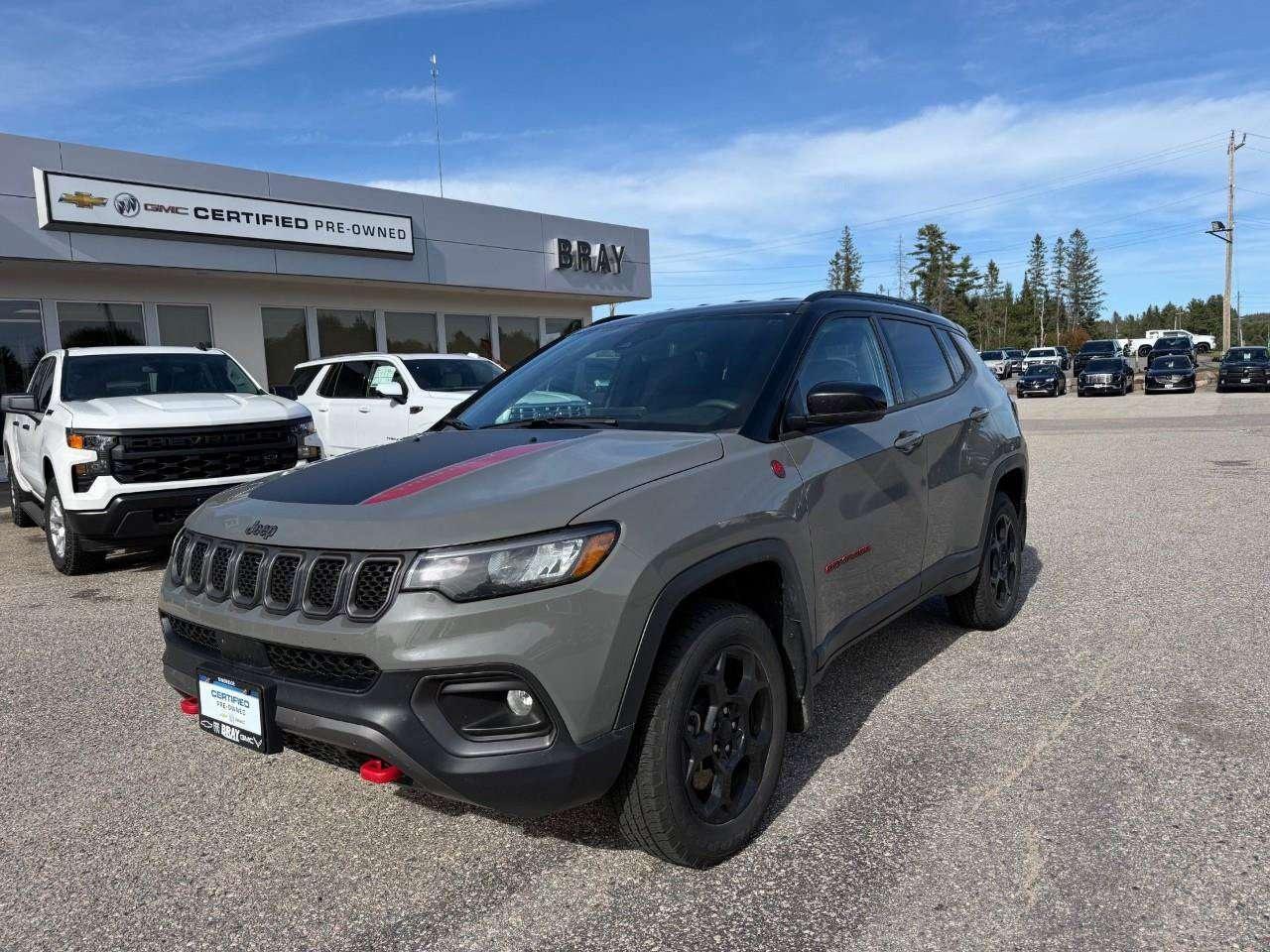 2023 Jeep Compass SELECT TERRAIN TRACTION. RAIN SENSING WIPERS. DROWSY DRIVER ALERT. 10' INCH DISPLAY. ALL WEATHER MATS. CERTIFIED. Photo0