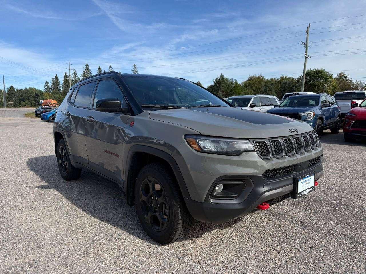 2023 Jeep Compass SELECT TERRAIN TRACTION. RAIN SENSING WIPERS. DROWSY DRIVER ALERT. 10' INCH DISPLAY. ALL WEATHER MATS. CERTIFIED. Photo