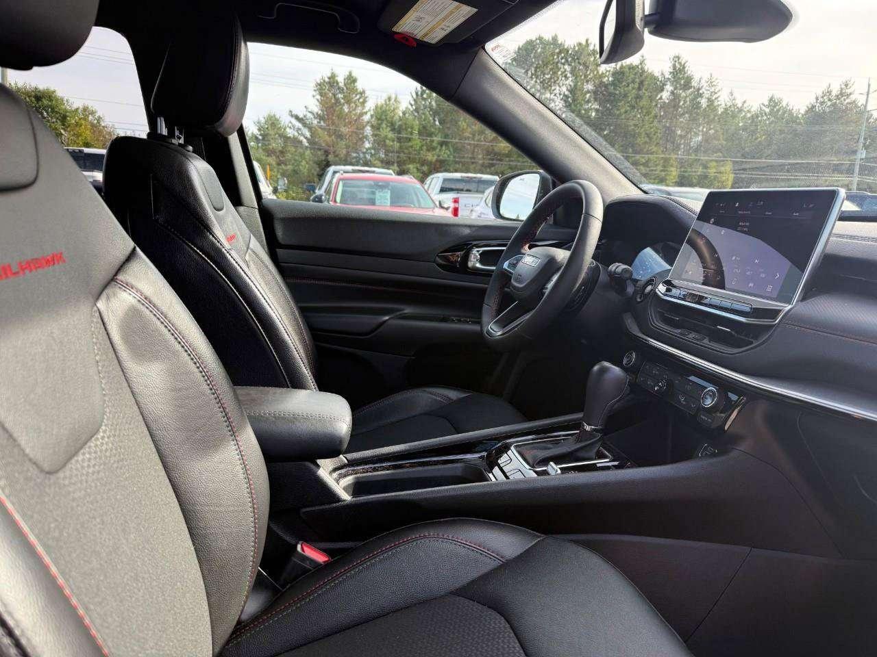 2023 Jeep Compass SELECT TERRAIN TRACTION. RAIN SENSING WIPERS. DROWSY DRIVER ALERT. 10' INCH DISPLAY. ALL WEATHER MATS. CERTIFIED. Photo