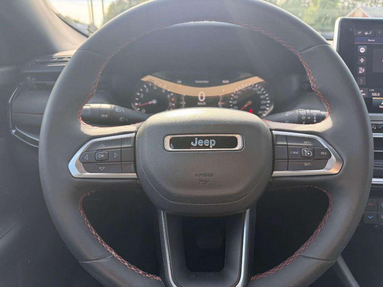2023 Jeep Compass SELECT TERRAIN TRACTION. RAIN SENSING WIPERS. DROWSY DRIVER ALERT. 10' INCH DISPLAY. ALL WEATHER MATS. CERTIFIED. Photo
