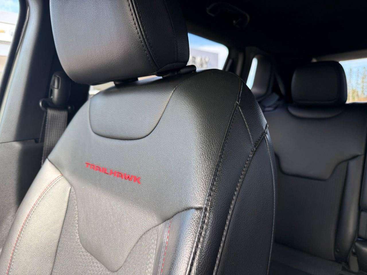 2023 Jeep Compass SELECT TERRAIN TRACTION. RAIN SENSING WIPERS. DROWSY DRIVER ALERT. 10' INCH DISPLAY. ALL WEATHER MATS. CERTIFIED. Photo
