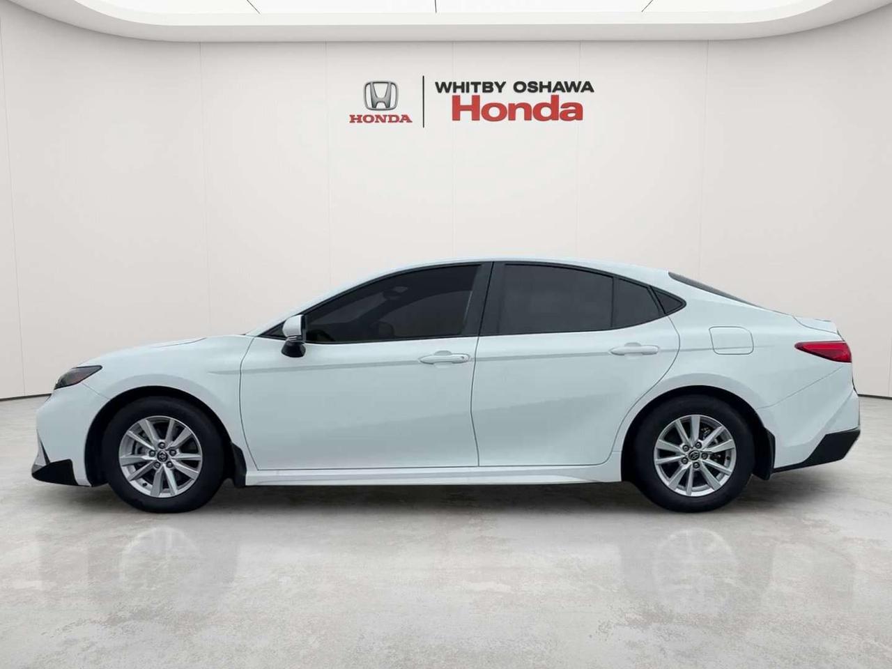 2025 Toyota Camry SE Photo2