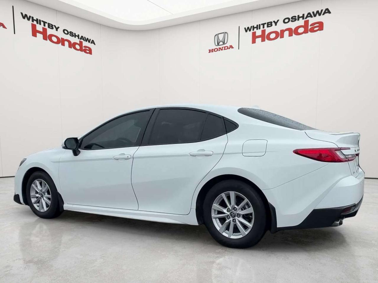2025 Toyota Camry SE Photo