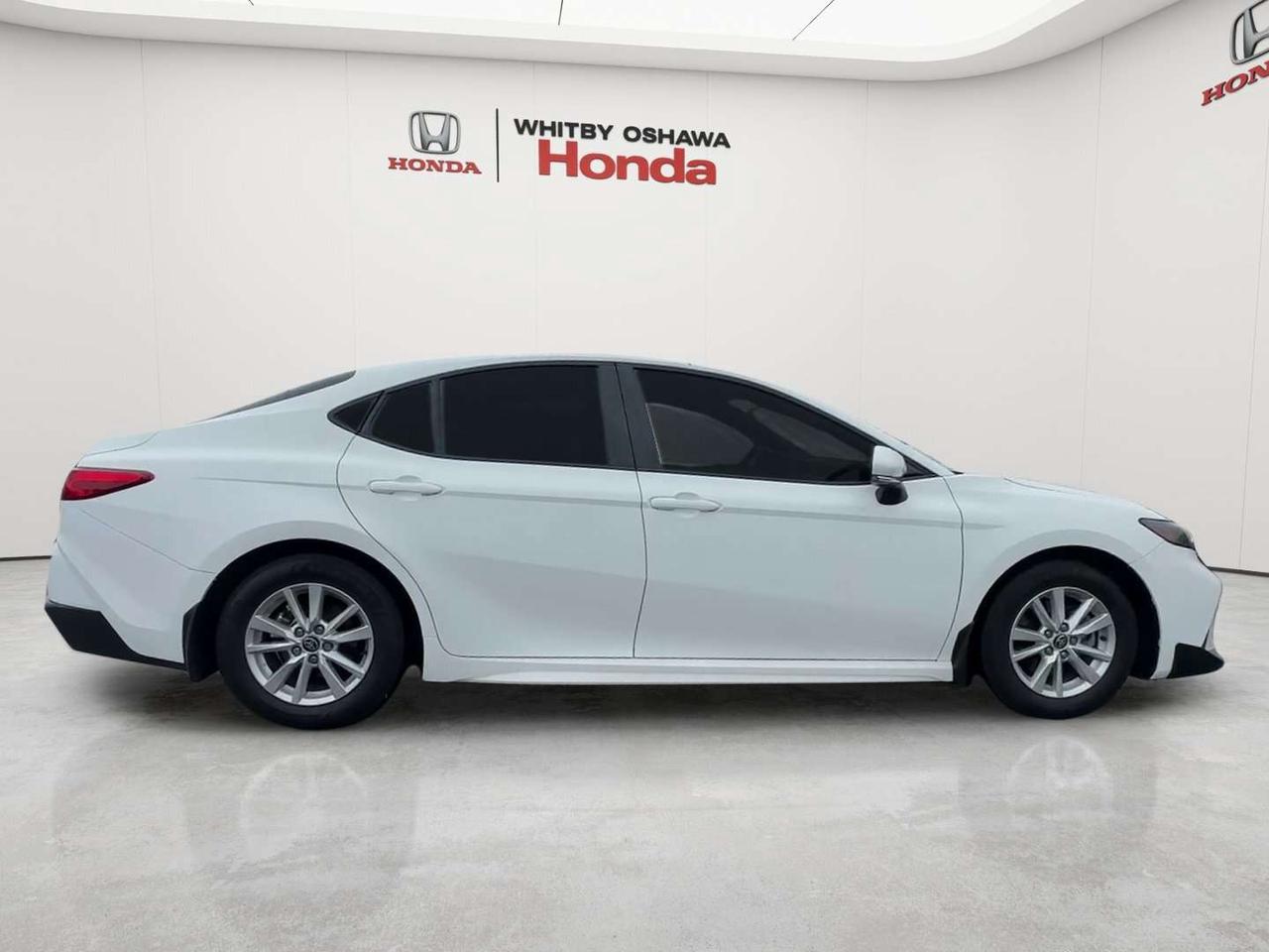 2025 Toyota Camry SE Photo