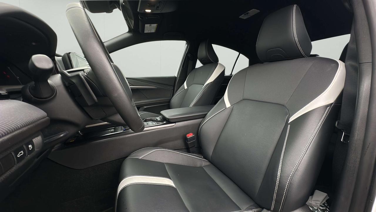 2025 Toyota Camry SE Photo