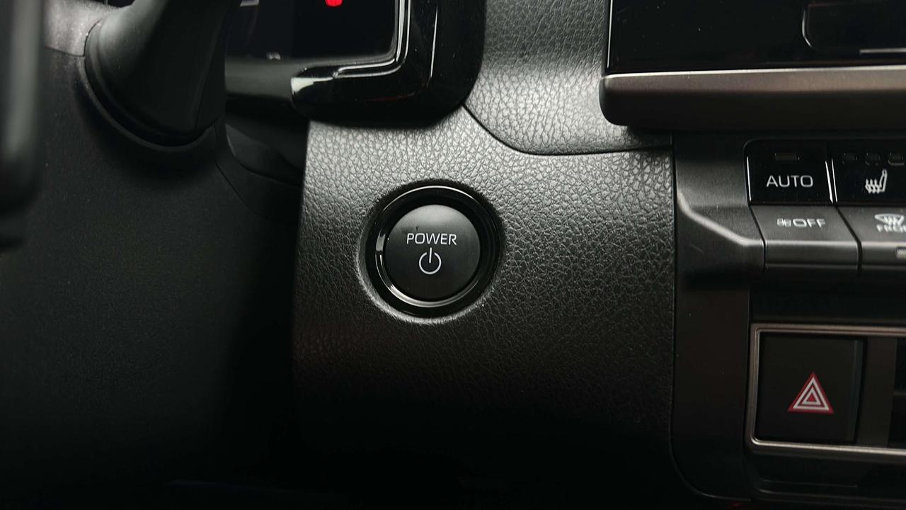 2025 Toyota Camry SE Photo