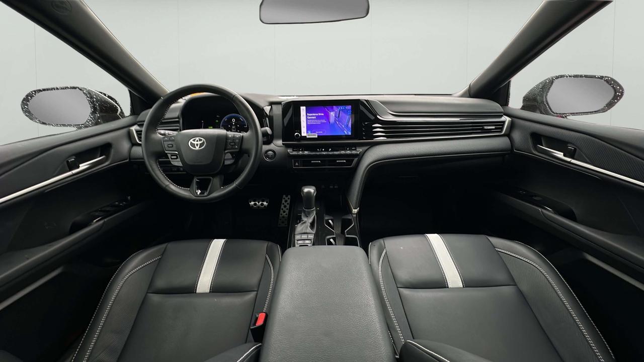 2025 Toyota Camry SE Photo