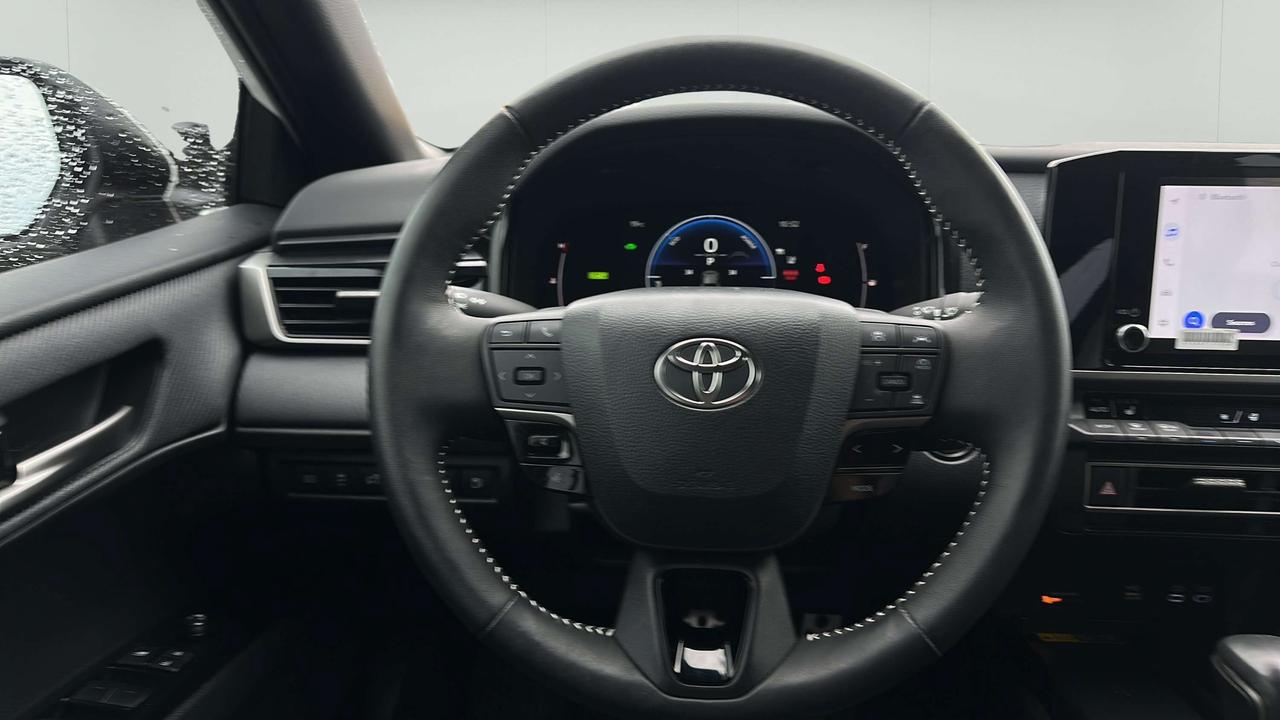 2025 Toyota Camry SE Photo