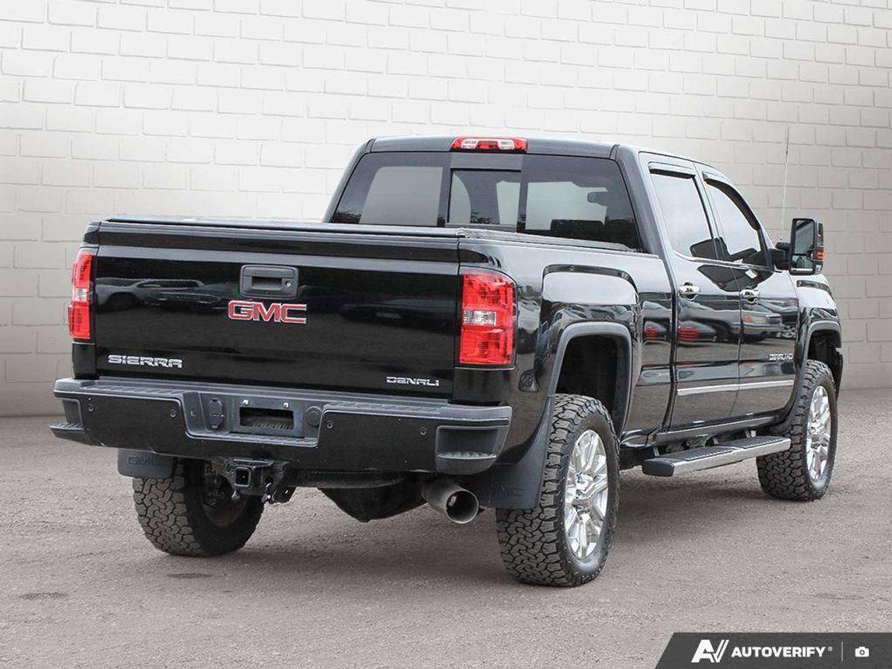 2016 GMC SIERRA 2500HD 6.6L V8, 4X4, Z71 PKG, ALLOYS, LEATHER, BOSE, ASTRADED! Photo